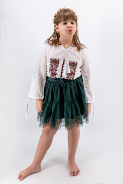 Ie traditionala fetite Irinuca