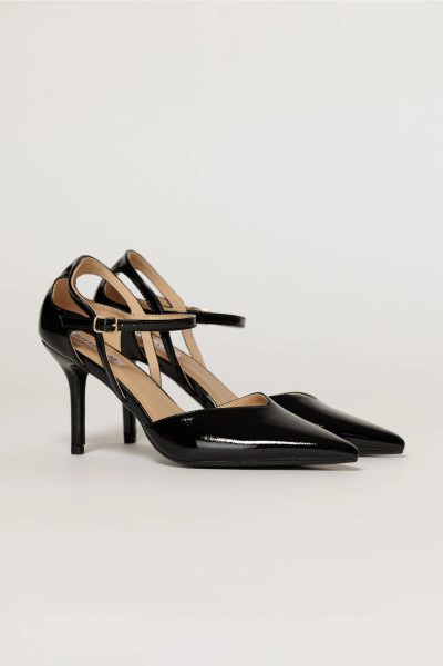 Pantofi eleganti negri aspect lucios cu bareta si decupaj lateral