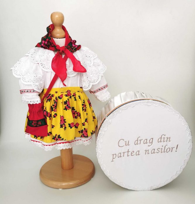 Set Botez Traditional a,     Costum Traditional Fetite Floral 3 - 2 piese   costumas si cutie botez