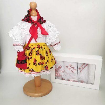 Set Botez Traditional a    Costum Traditional Fetite Floral 3 - 2 piese   costumas si trusou brodat