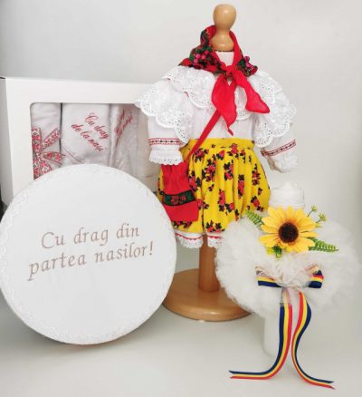 Set Botez Traditional a    Costum Traditional Fetite Floral 3 a    4 piese   costumas , lumanare, trusou si cufar