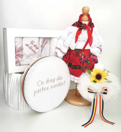 Set Botez Traditional a    Costum Traditional Fetite Floral a    4 piese   costumas , lumanare, trusou si cufar