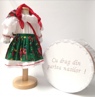 Set Botez Traditional a    Costum Traditional Fetite Verde- 2 piese   costumas si cutie botez