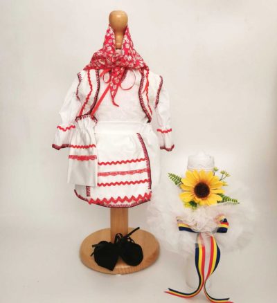 Set Botez Traditional a    Costum Traditional Muna 10 - 2 piese   costumas si lumanare