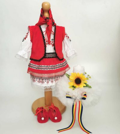 Set Botez Traditional a    Costum Traditional Muna 11 - 2 piese   costumas si lumanare