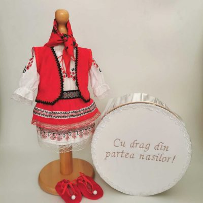 Set Botez Traditional a    Costum Traditional Muna 13 - 2 piese   costumas si cutie botez