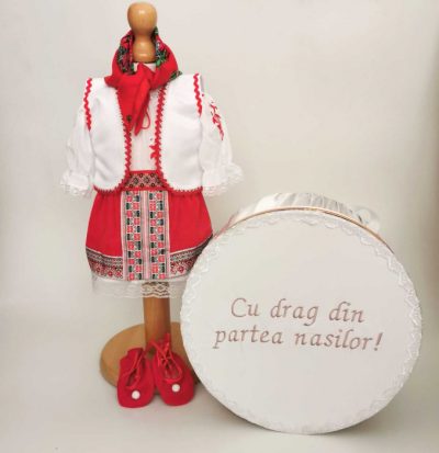 Set Botez Traditional a    Costum Traditional Muna 16 - 2 piese   costumas si cutie botez
