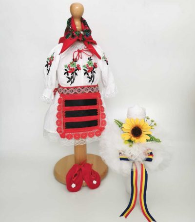 Set Botez Traditional a    Costum Traditional Muna 17 - 2 piese   costumas si lumanare