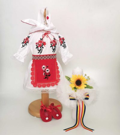 Set Botez Traditional a    Costum Traditional Muna 5 - 2 piese   costumas si lumanare