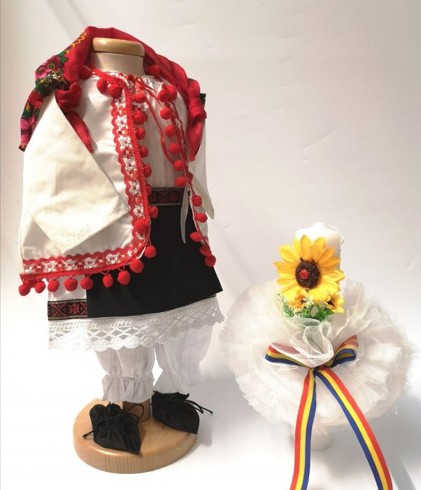 Set Botez Traditional a,     Delia a,     2 piese   costumas si lumanare