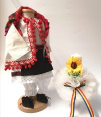 Set Botez Traditional a,     Delia a,     2 piese   costumas si lumanare