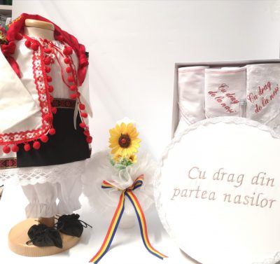 Set Botez Traditional a    Delia a    4 piese   costumas , lumanare, trusou si cufar