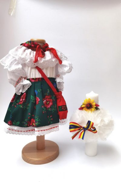 Set Botez Traditional - Adeline - 2 piese   costumas si lumanare