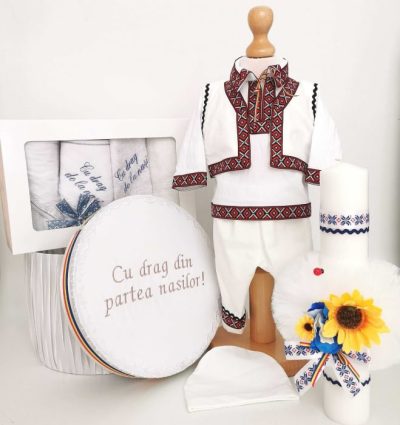 Set Botez Traditional Adi 11 a    4 piese   costumas, lumanare, cufar brodat, trusou botez Traditional