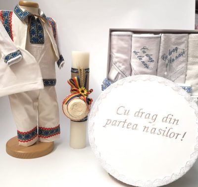 Set Botez Traditional Adi 5 a    4 piese   costumas, lumanare, cufar brodat, trusou botez Traditional