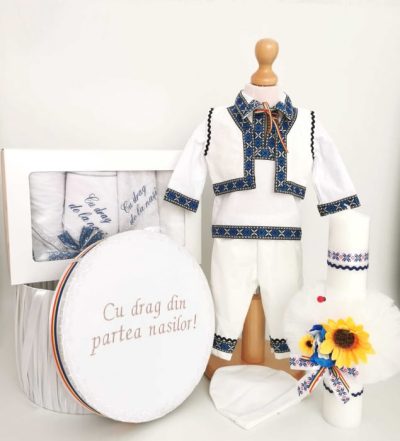 Set Botez Traditional Adi 6 a    4 piese   costumas, lumanare, cufar brodat, trusou botez Traditional