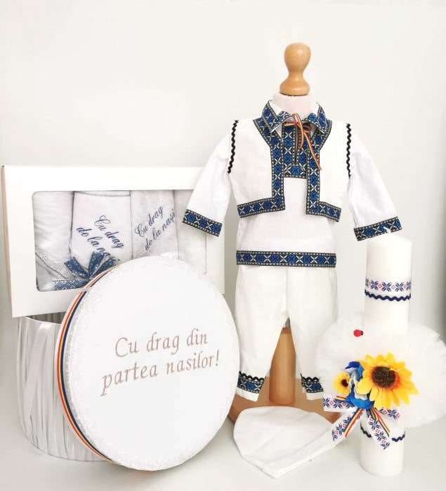Set Botez Traditional Adi 6 a,     4 piese   costumas, lumanare, cufar brodat, trusou botez Traditional