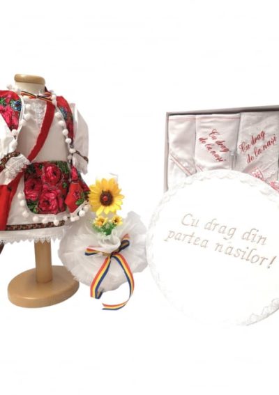 Set Botez Traditional Manuela a    4 piese   costumas, lumanare, trusou si cufar brodat
