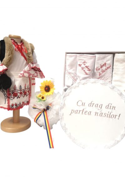 Set Botez Traditional Miriam a    3 piese   costumas, lumanare, trusou