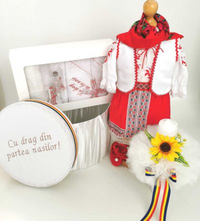 Set Botez Traditional Muna - 4 piese   costumas, lumanare, trusou si cufar