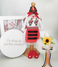 Set Botez Traditional Muna 6 - 4 piese   costumas, lumanare, trusou si cufar