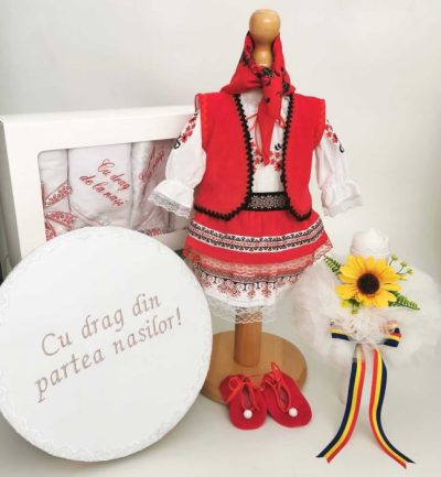 Set Botez Traditional Muna 7 - 4 piese   costumas, lumanare, trusou si cufar