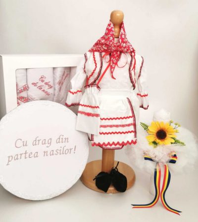 Set Botez Traditional Muna 8 - 4 piese   costumas, lumanare, trusou si cufar