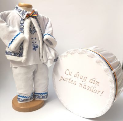 Set Botez Traditional Raul 13 a    2 piese   costumas traditional si cutie pentru botez Traditional