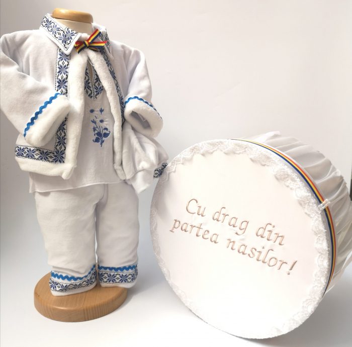 Set Botez Traditional Raul 13 a,     2 piese   costumas traditional si cutie pentru botez Traditional
