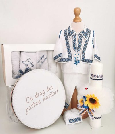 Set Botez Traditional Raul 22 a    4 piese   costumas, lumanare, cufar brodat, trusou brodat