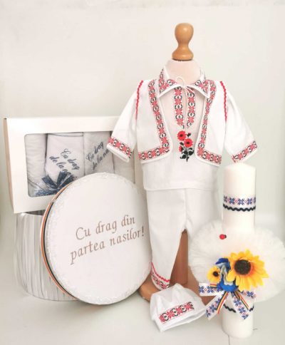 Set Botez Traditional Raul 23 a    4 piese   costumas, lumanare, cufar brodat, trusou brodat