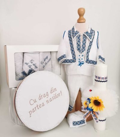 Set Botez Traditional Raul 27 a    4 piese   costumas, lumanare, cufar brodat, trusou brodat