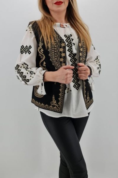 Vesta brodata cu model traditional Angelica 3