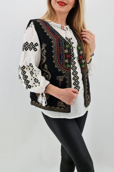 Vesta brodata cu model traditional Angelica 4