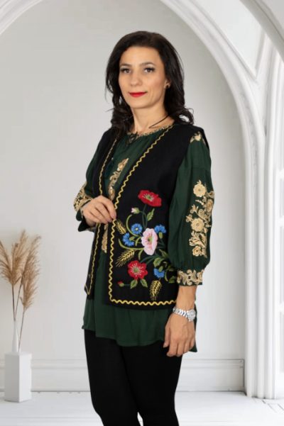 Vesta brodata cu model traditional Angi 18