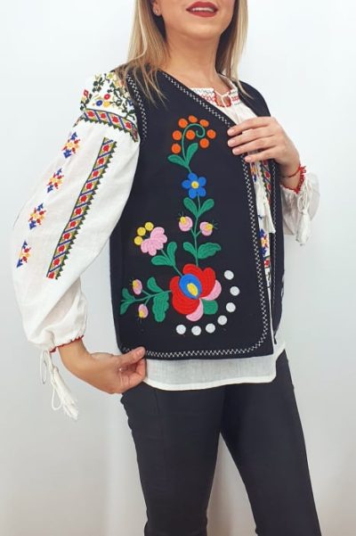 Vesta brodata cu model traditional Angi 8