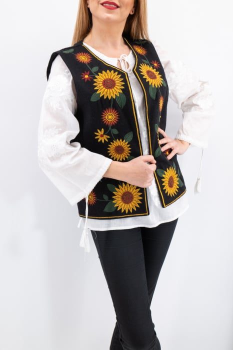 Vesta brodata cu model traditional Floarea Soarelui