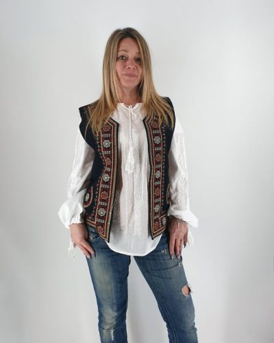 Vesta brodata cu model traditional Leona
