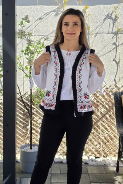 Vesta brodata traditional Dorina 4