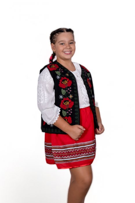 Vesta traditionala fetite Maci
