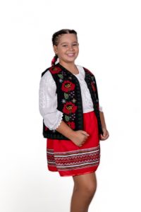 Vesta traditionala fetite Maci