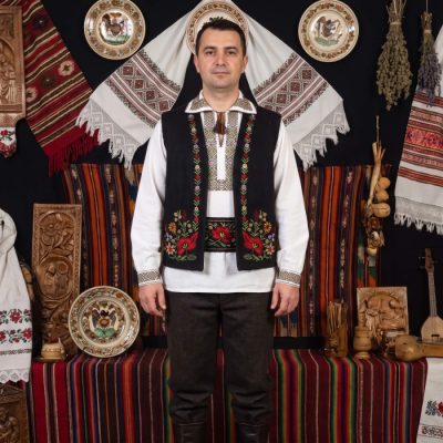 Vesta traditionala - Laviniu